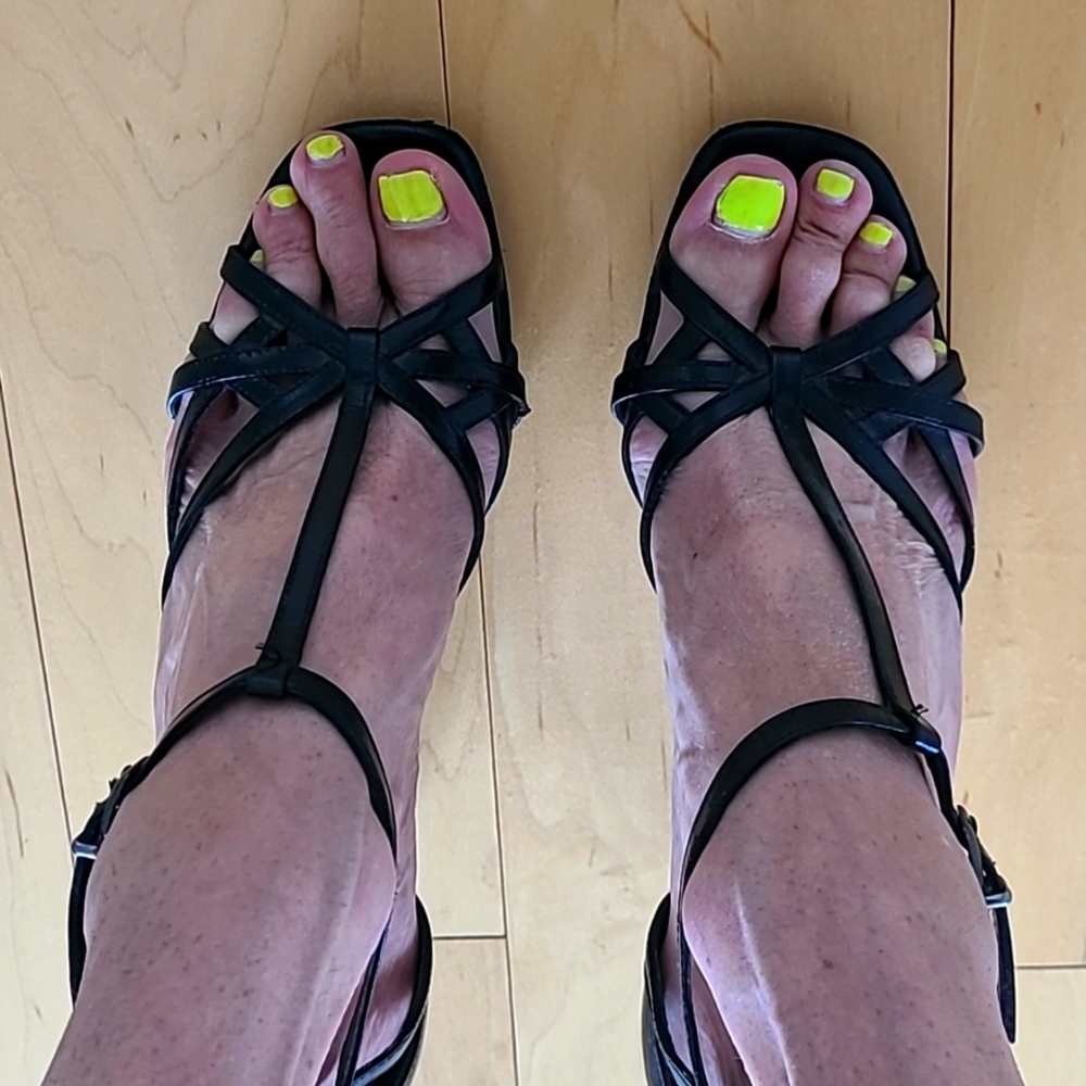 BCBG Girl leather sandals size 8.5